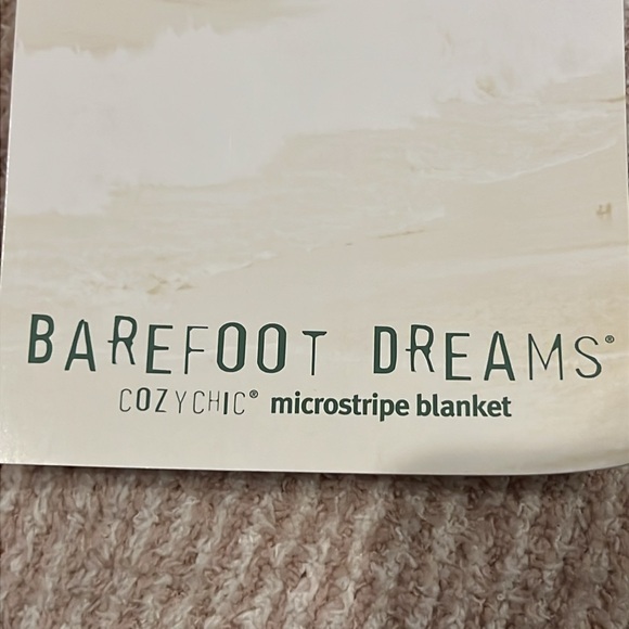 GORGEOUS Barefoot Dreams Pink (neutral) Cozy Blanket 45 x 60” - Picture 4 of 4